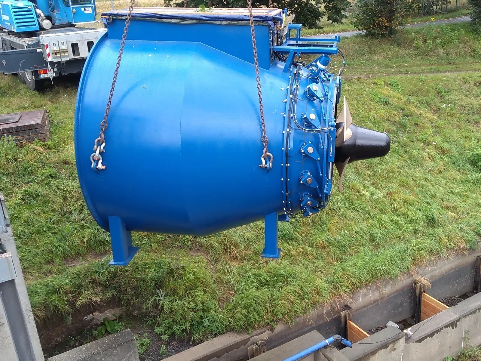 Einbau einer vollständig überholten Kaplan-Rohrturbine