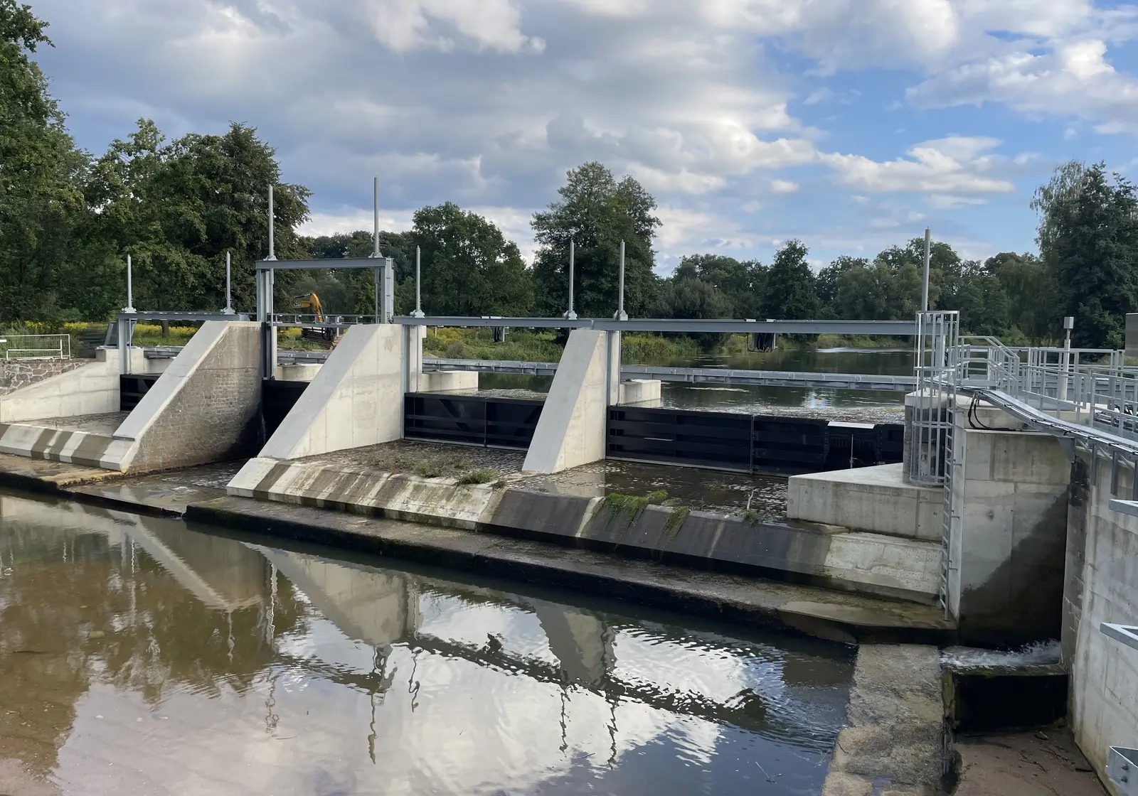 Ersatzneubau einer Wehranlage mit vier Wehrtafeln